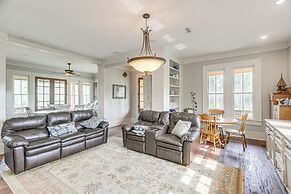 7 Mi to Downtown Fitzgerald: Spacious Home w/ Deck