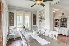 7 Mi to Downtown Fitzgerald: Spacious Home w/ Deck