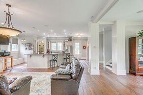 7 Mi to Downtown Fitzgerald: Spacious Home w/ Deck