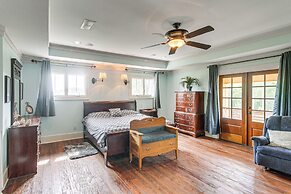 7 Mi to Downtown Fitzgerald: Spacious Home w/ Deck