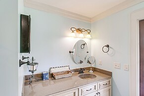 7 Mi to Downtown Fitzgerald: Spacious Home w/ Deck