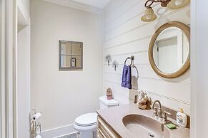 7 Mi to Downtown Fitzgerald: Spacious Home w/ Deck