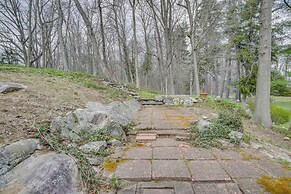 Charming Greenwich Escape Near Wooded Trails!