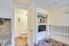 Charming Greenwich Escape Near Wooded Trails!