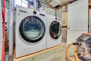 Charming Greenwich Escape Near Wooded Trails!