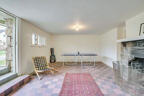Charming Greenwich Escape Near Wooded Trails!