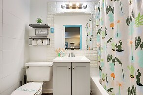 Hollywood Cottage Near Haulover Park: Pets Welcome