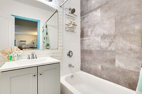 Hollywood Cottage Near Haulover Park: Pets Welcome