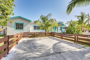 Hollywood Cottage: 2 Mi to Hollywood Beach!