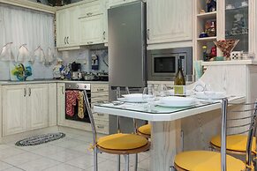 Chrisoupoli Cheerful 2 Bd Apt w Balcony