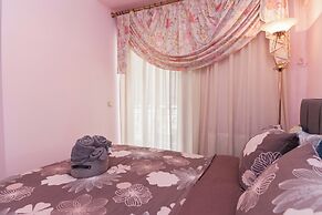 Chrisoupoli Cheerful 2 Bd Apt w Balcony