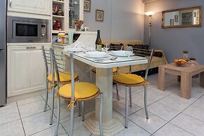 Chrisoupoli Cheerful 2 Bd Apt w Balcony