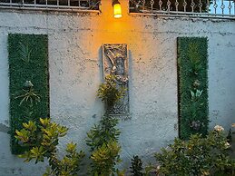 PRETTY HOUSE