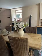 Stunning 2-bedroomed Cottage