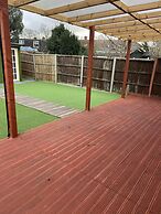 Lovely 6-bed House in Windsor