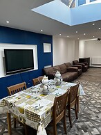 Lovely 6-bed House in Windsor