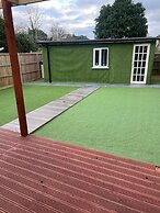 Lovely 6-bed House in Windsor