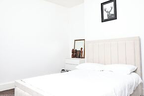 Charming 4-bed Cottage in Hampton