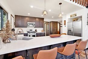 Georgia Street Retreat #2344