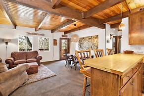 Chipmunk Treehouse #1983