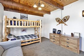 Chipmunk Treehouse #1983