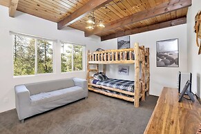 Chipmunk Treehouse #1983