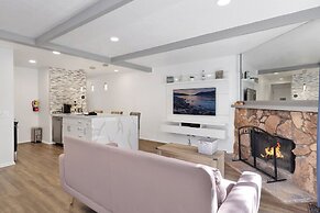 Blue JAY Getaway #2082