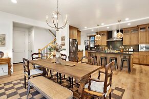 Pine Meadow Village Castle #2301