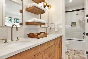 Pine Meadow Village Castle #2301