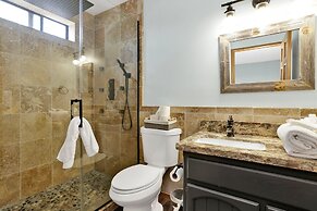 Lazy Llama Lodge #2150