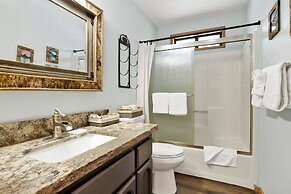 Lazy Llama Lodge #2150