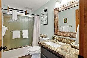 Lazy Llama Lodge #2150