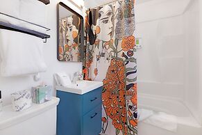 THE Bear Bauhaus #2106