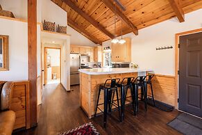 Black OAK Cabin #1977