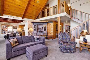 Cove Lakefront Chalet #2098