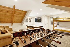 THE Teddy Bear Chalet #2257