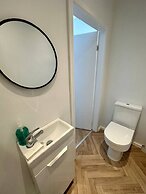 Large Five Bedroom Home with parking