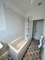 Large Five Bedroom Home with parking