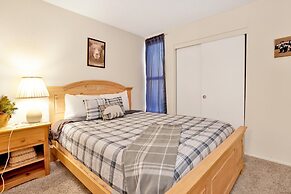 Lakeside Retreat #2365