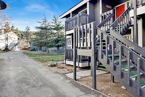 Lakeside Retreat #2365