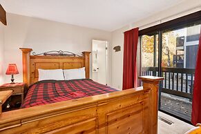 Lakeside Retreat #2365