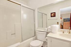 Lakeside Retreat #2365