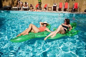 OAK Knoll Studio With Jacuzzi Unit 15 #2412