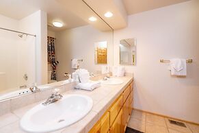 Little Cubs Cabin #1986