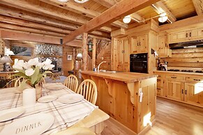 Binky's Mountain Hideaway #2455