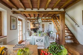 Grumo Farmhouse in Pescaglia