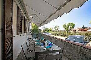 Elizabeth House-100m Lake & Priv.parking