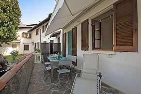 Elizabeth House-100m Lake & Priv.parking