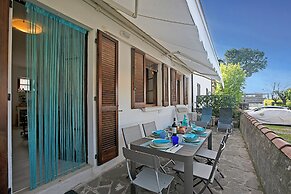 Elizabeth House-100m Lake & Priv.parking