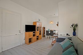 Elizabeth House-100m Lake & Priv.parking